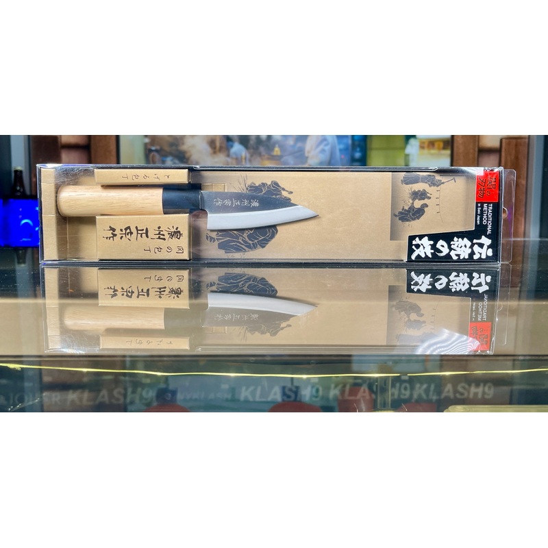 Stainless Steel Knives|Small Deba (|250-401)|Petty (|200-100BT)|Deba (|300-107BT)|Sashimi (|280-106BT)|Small Sashimi (|280-402)|Santoku (|250-104BT)|Stainless Steel Knives