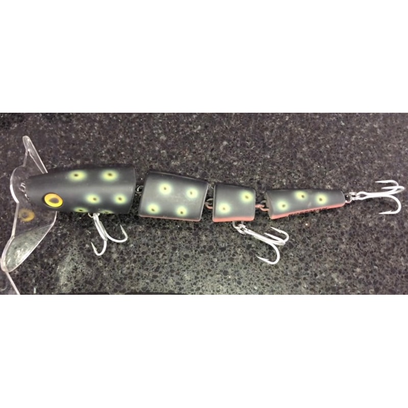 Bassman WAKEWalker|C58 – Greenie|M43 – The Bat|M09 – Fire Cracker|S147 – Blue Tongue|C58R – Alvin Purple|S142 – Half Cooked