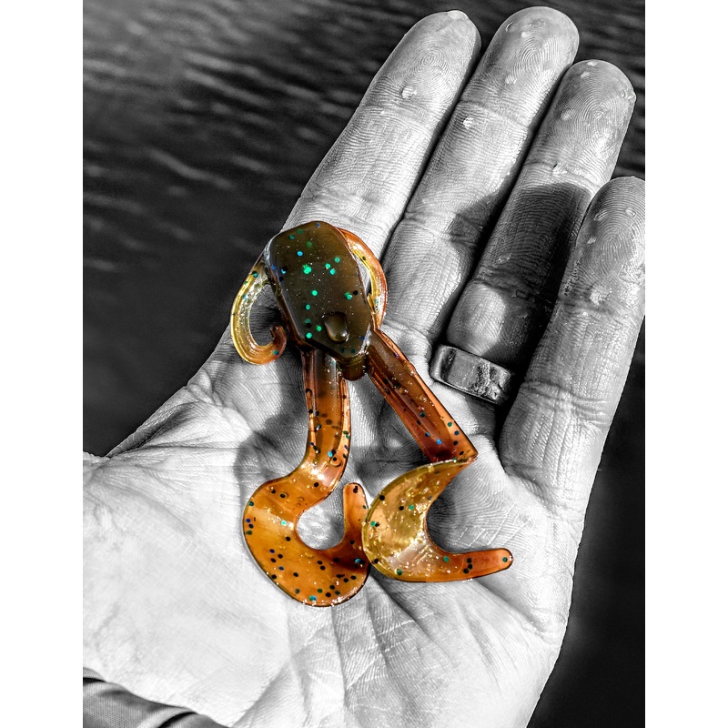 Case Charlie Chunk|Black|Black Blue Flake|Bluegill|Chartreuse Pepper|Copper Craw (Green Pumpkin Copper Flk)|Flippin’ Blue|Green Pumpkin Black Seed|Green Pumpkin UV Added|Mustard Chartreuse|Pearl Hologram|Pumpkin Seed|Silk Chartreuse|Smoke Blue Purple|Wate