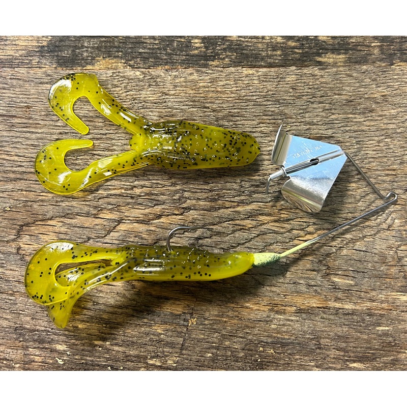 Fishing Complete Buzzbait with Case Buzzin Frog